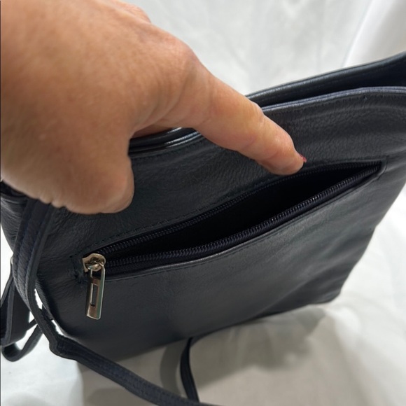 Vera Pelle Navy Blue Genuine Leather Crossbody Bag with Zippered Pockets - Picture 10 of 15